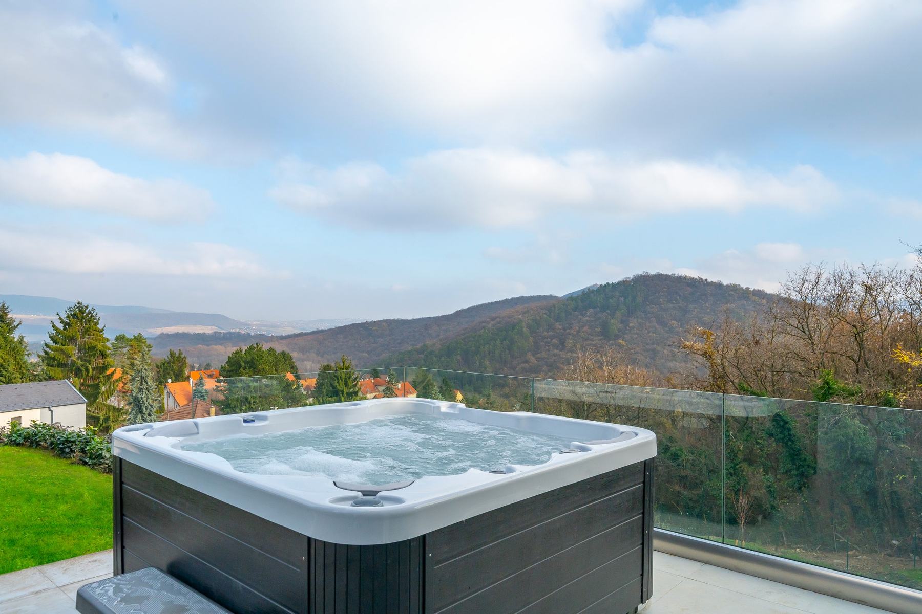 Jacuzzi panorámás teraszon