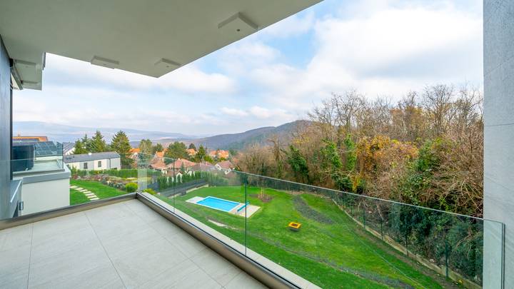 Panorámás terasz
